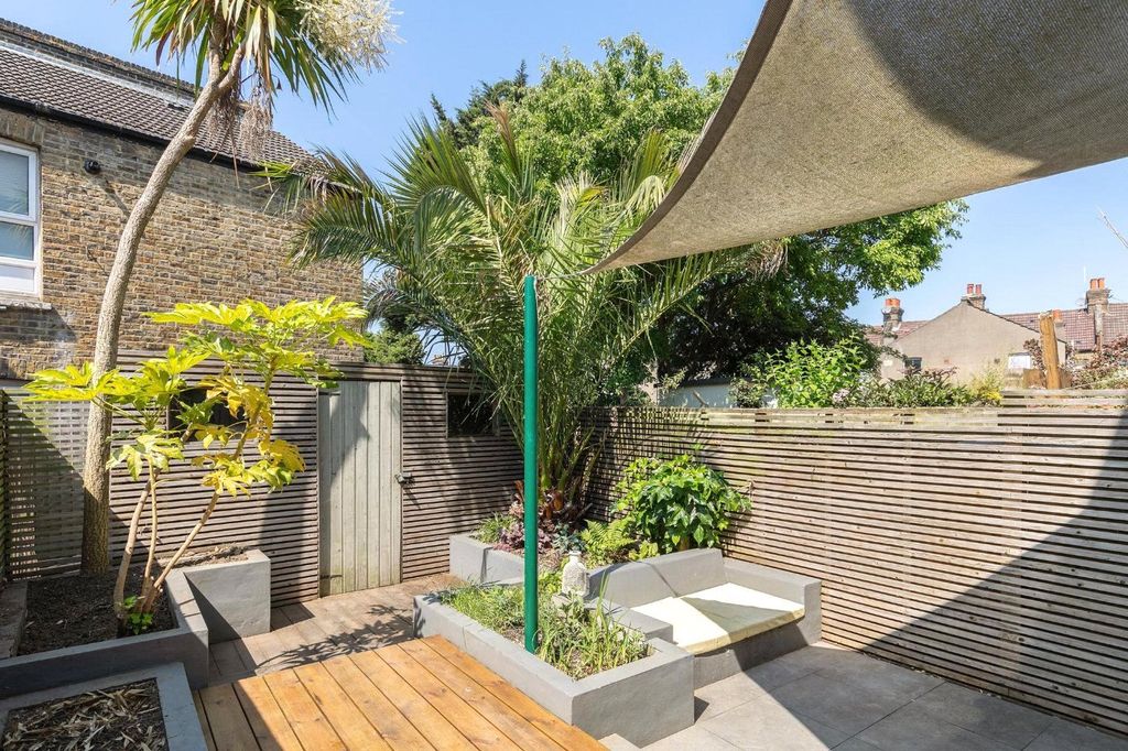 Property photo 2 of 19 Picture No. 15