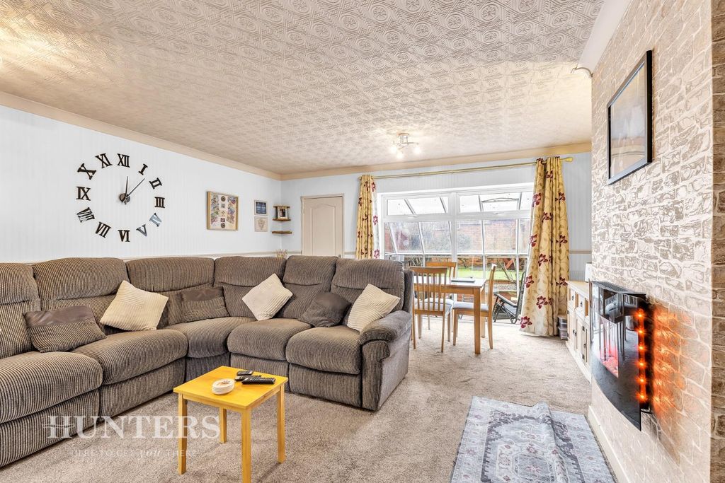 Property photo 3 of 22 Lounge / Diner