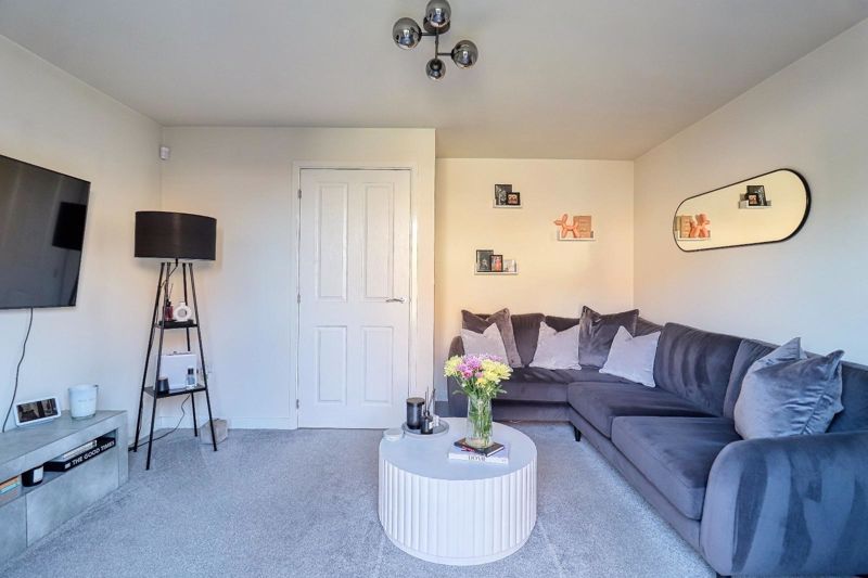 Property photo 3 of 18 Lounge