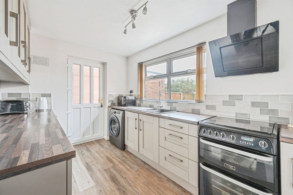 Property photo 2 of 17 Kitchen