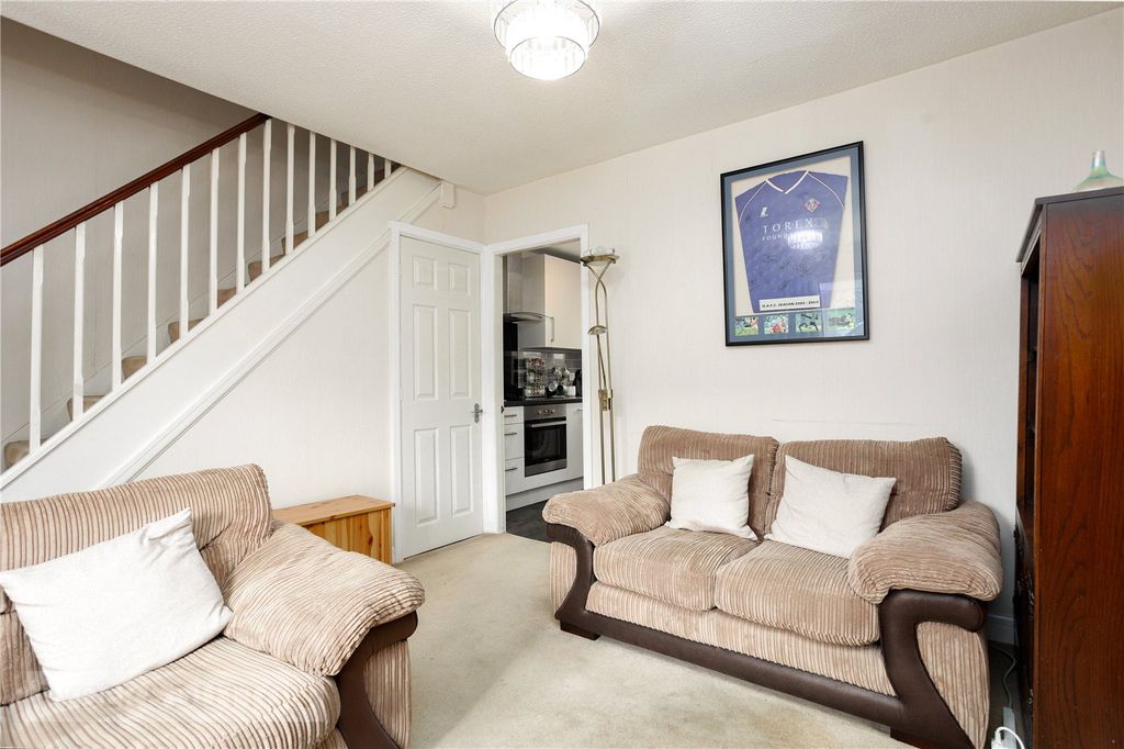 Property photo 3 of 19 Lounge