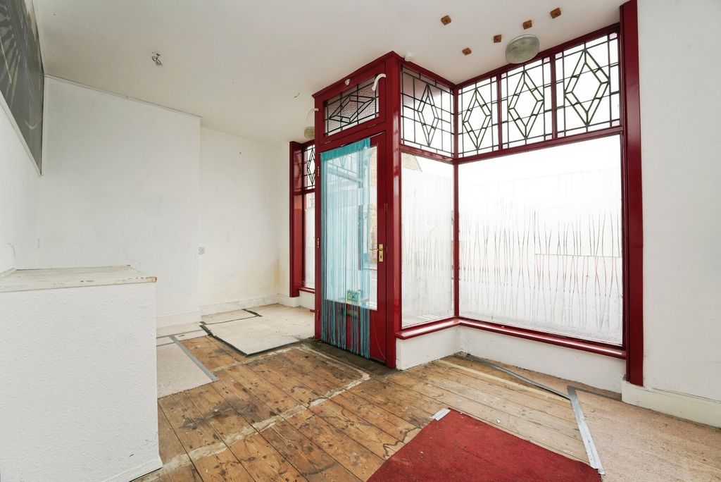 Property photo 2 of 17 Photo