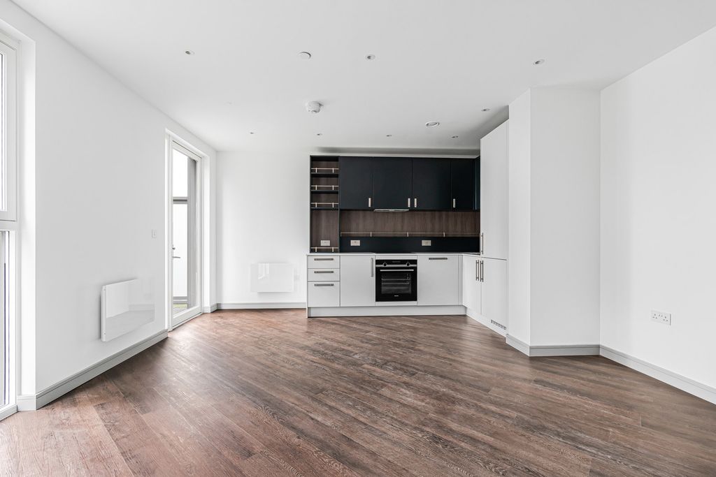 Property photo 3 of 15 Reception/Kitchen