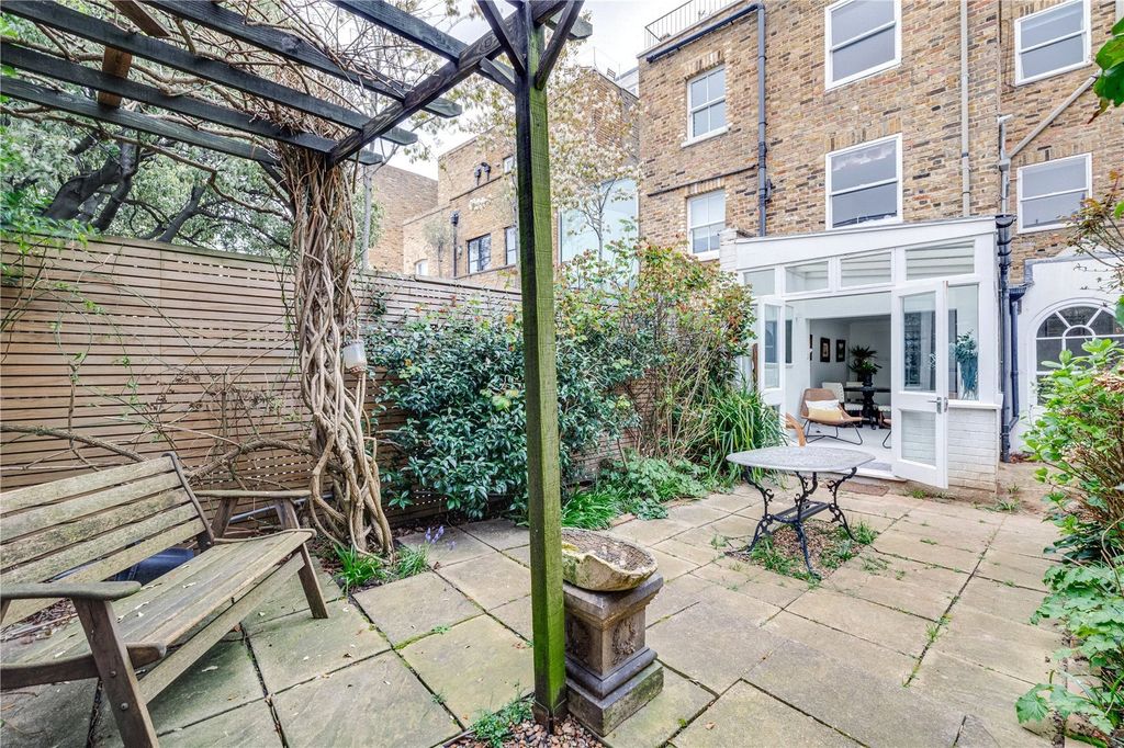 Property photo 2 of 9