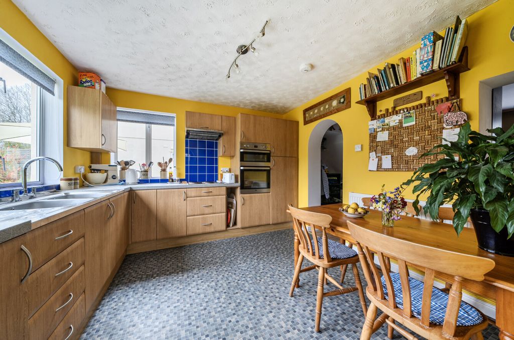 Property photo 3 of 26 Kitchen