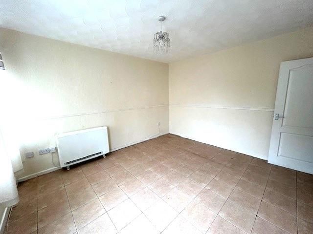 Property photo 2 of 7 2, 17 Reading Street Livnig Room 1 2024.Jpg
