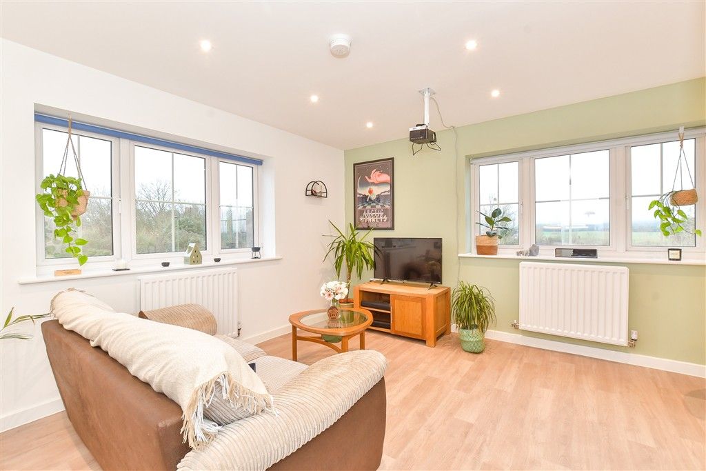 Property photo 3 of 11 Lounge/ Kitchen