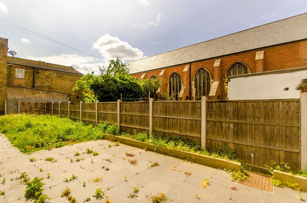 Property photo 2 of 5