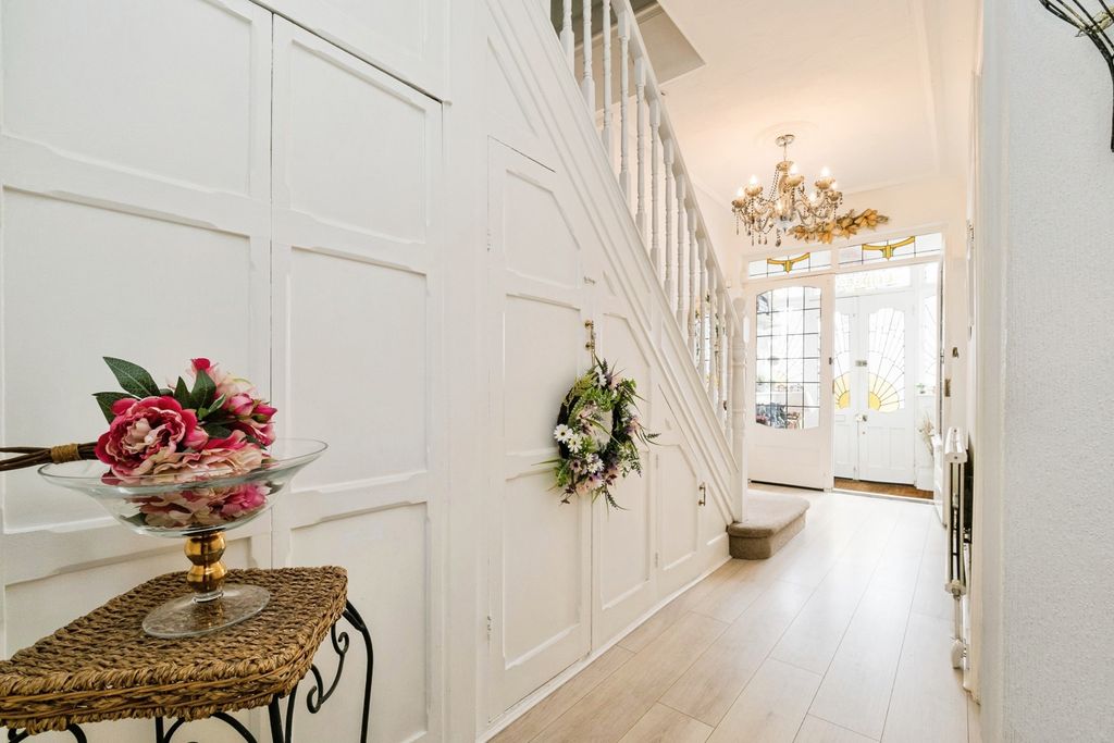 Property photo 3 of 17 Photo