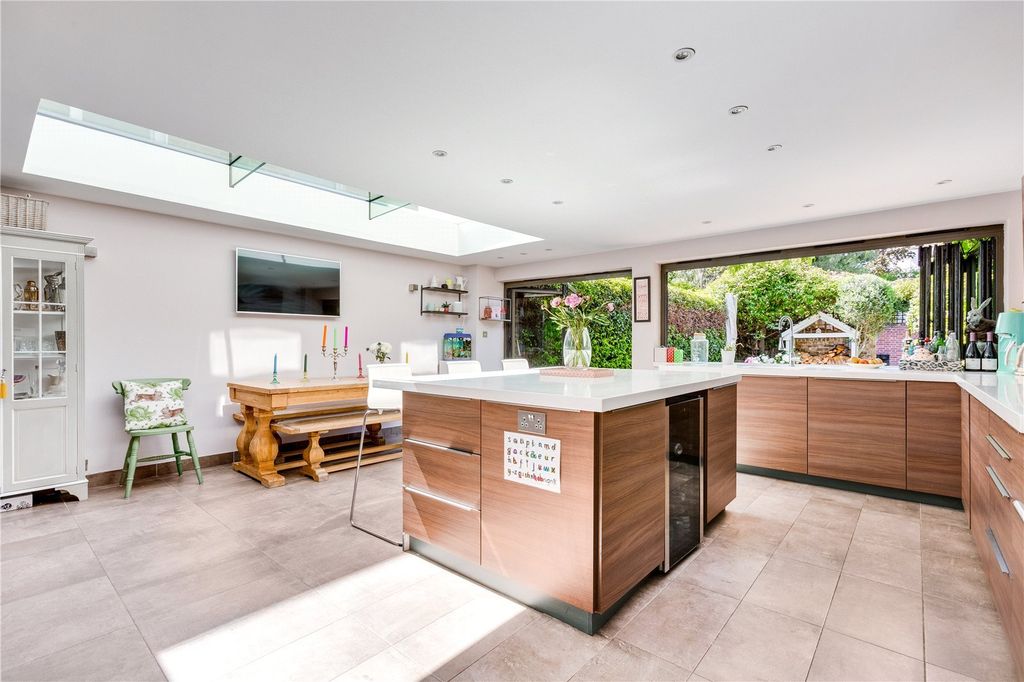 Property photo 2 of 11