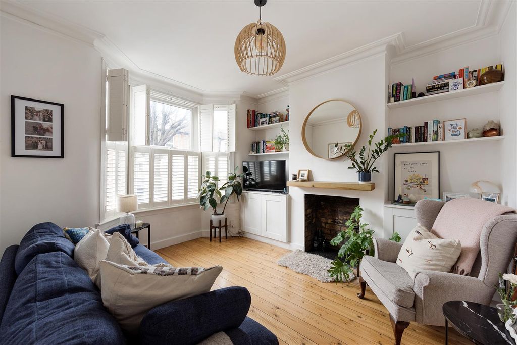 Property photo 2 of 42 King Edward Road, E17