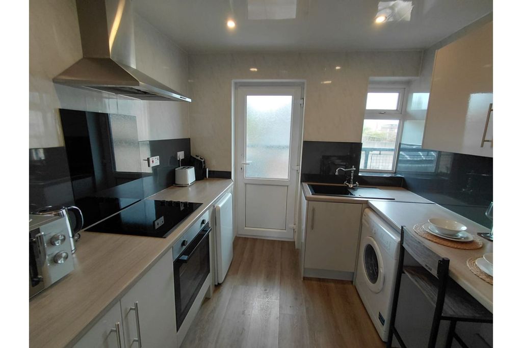 Property photo 2 of 22