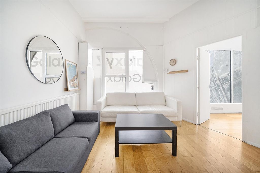 Property photo 2 of 10 Reception