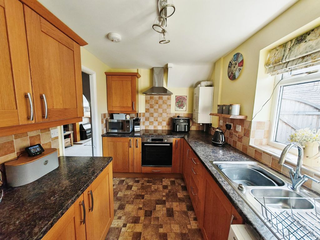 Property photo 2 of 27 Kitchen
