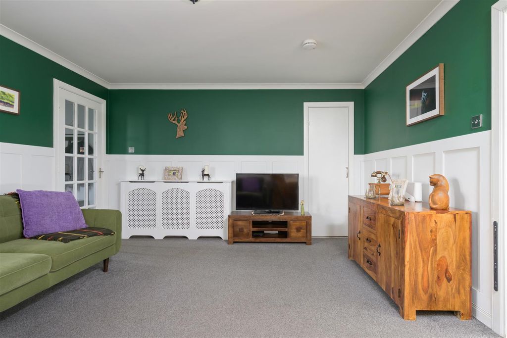 Property photo 3 of 30 Theoaks-0006.Jpg