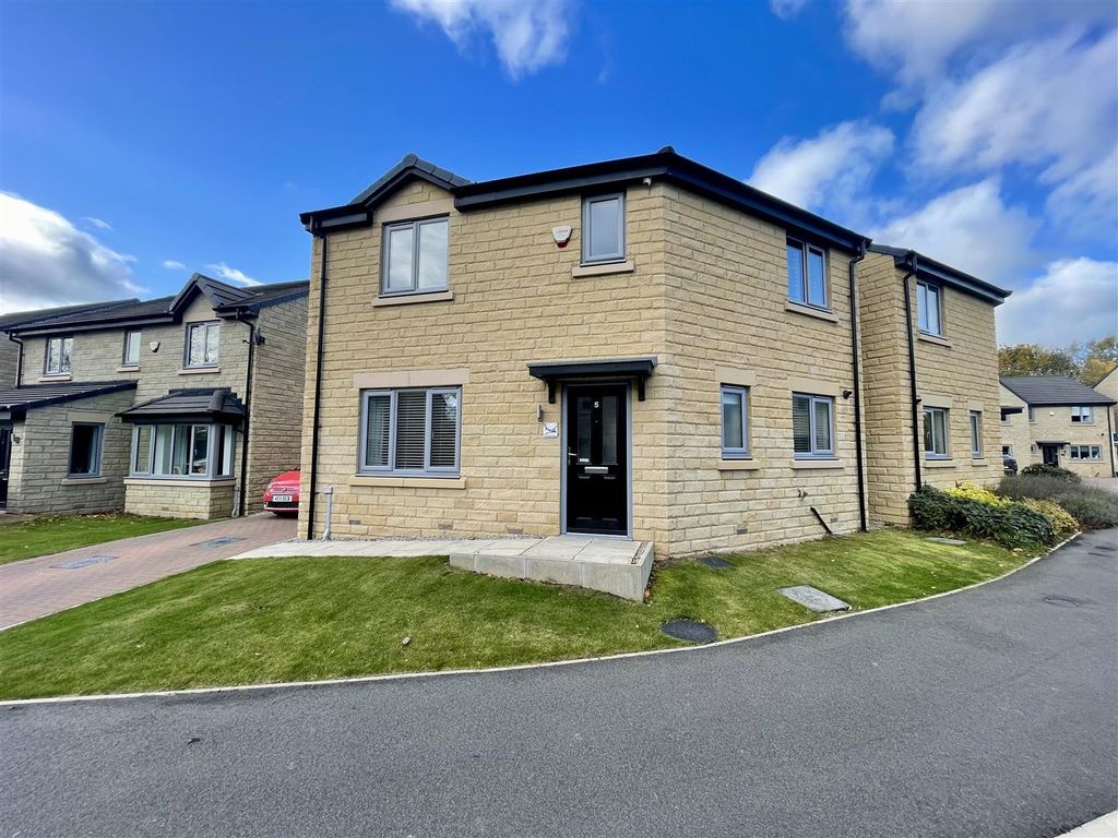 Property photo 1 of 17 Externally