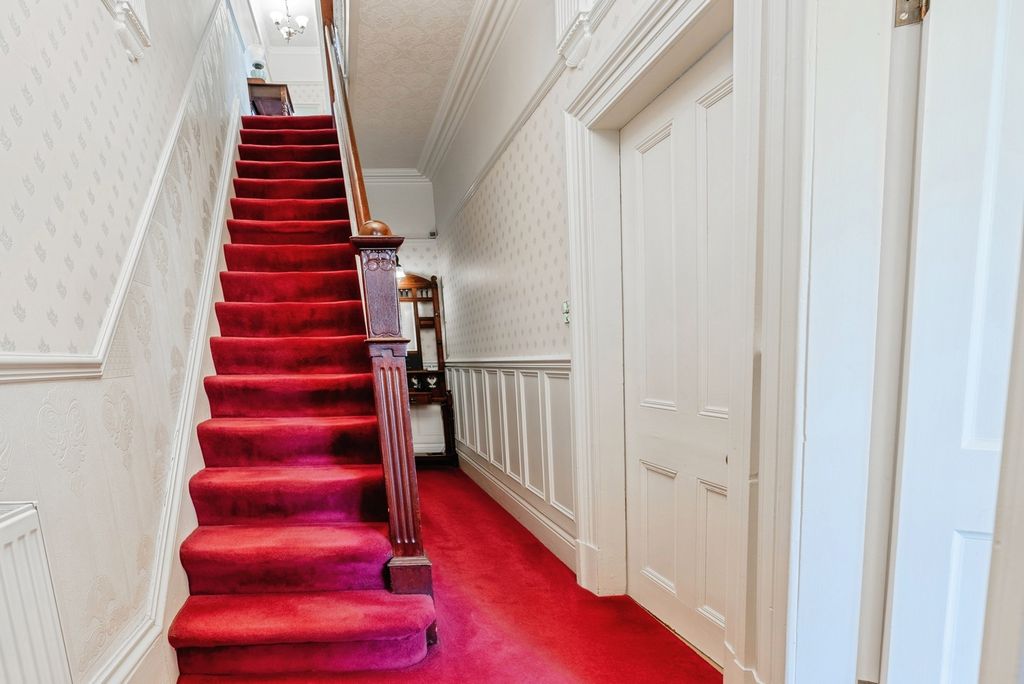 Property photo 3 of 40 Entrance Hallway