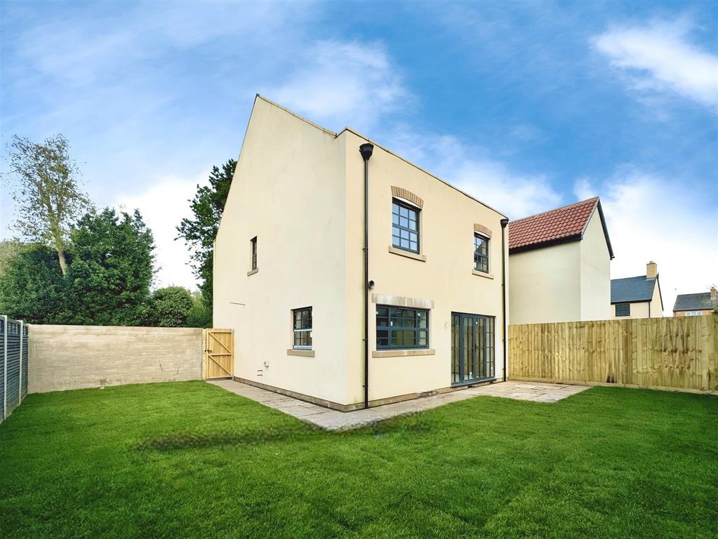 Property photo 3 of 6 Outside