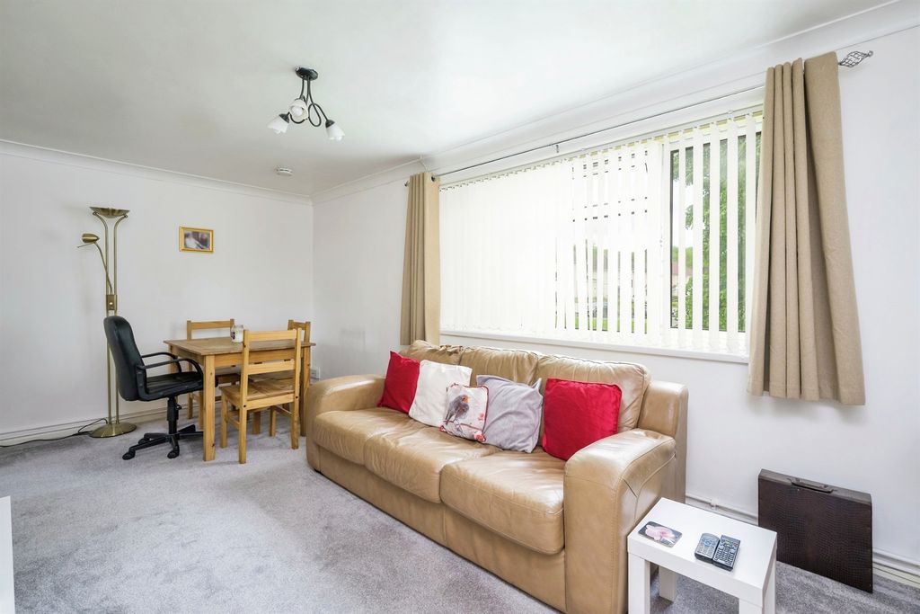 Property photo 2 of 12