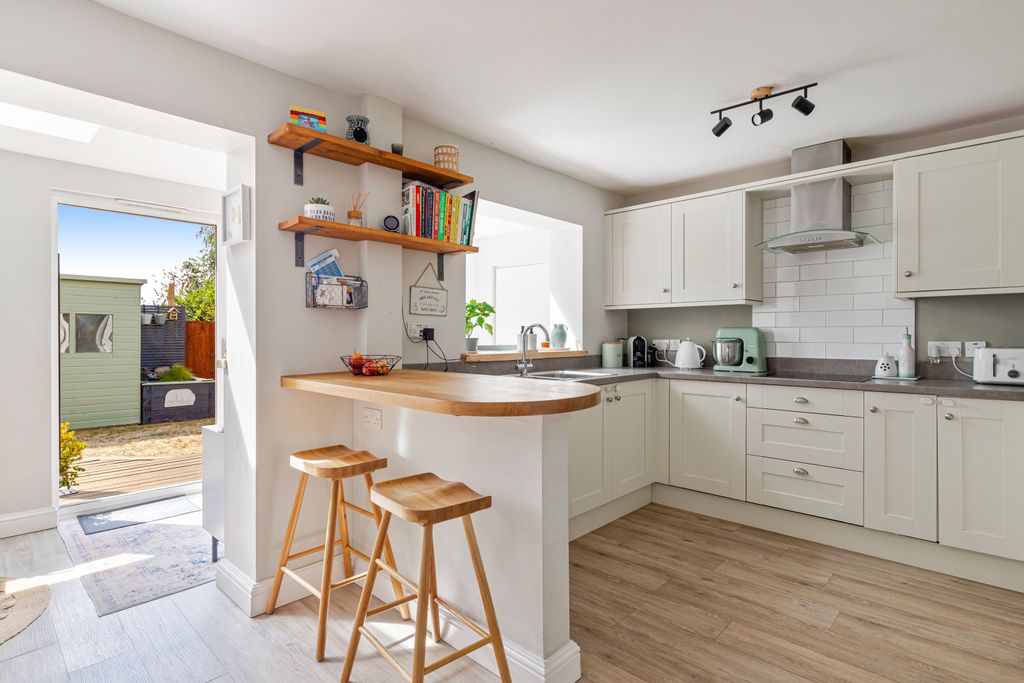 Property photo 2 of 17 A09 - 39 Manor Park, Clyst St. Mary - 260818
