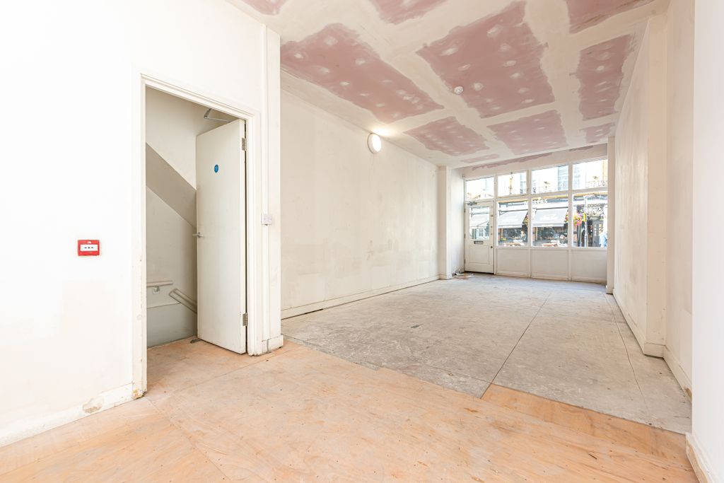 Property photo 2 of 16 Caledonian Road 24-005