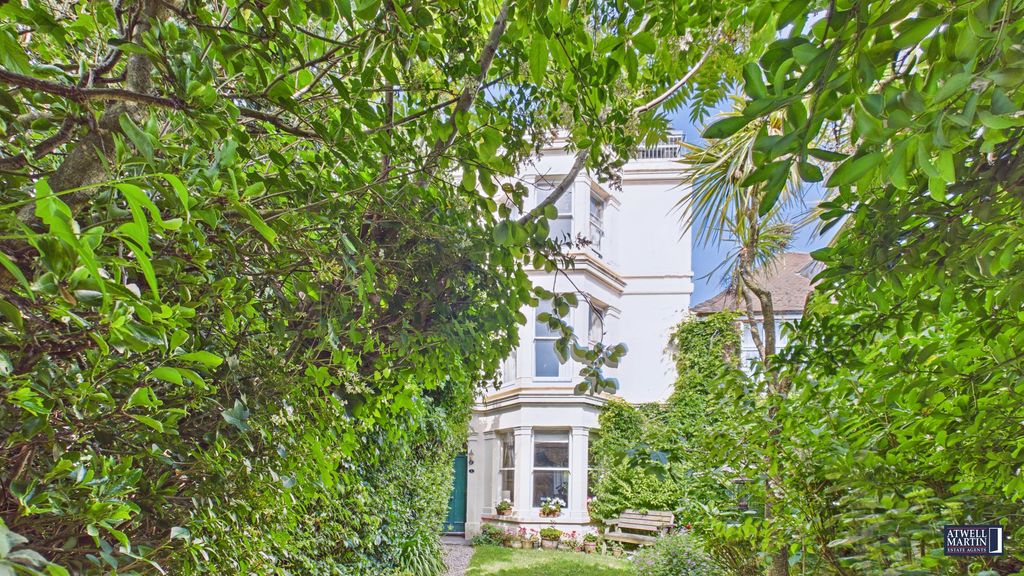 Property photo 1 of 43