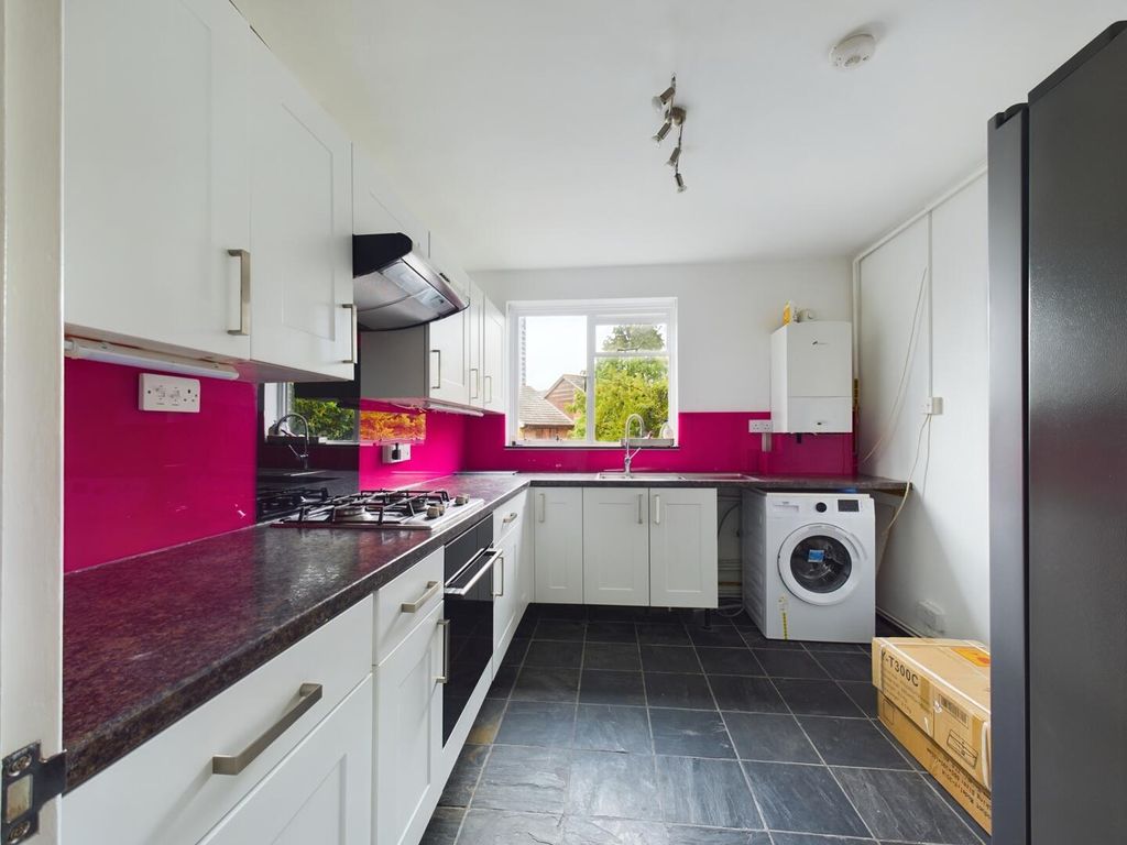Property photo 2 of 11 Kitchen