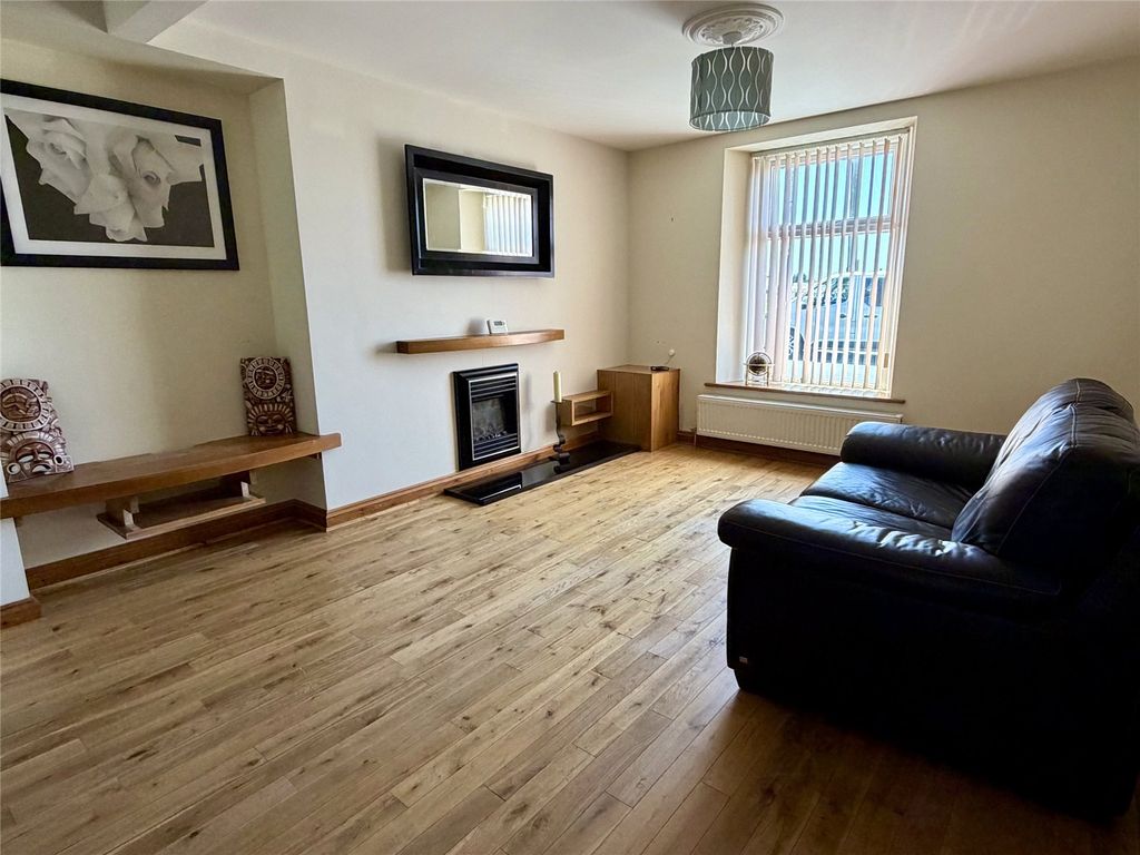 Property photo 3 of 18 Picture No. 01