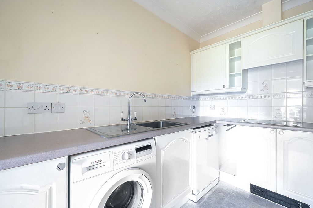 Additional image 9 of 1 bed flat for saleKing George Avenue, Petersfield GU32