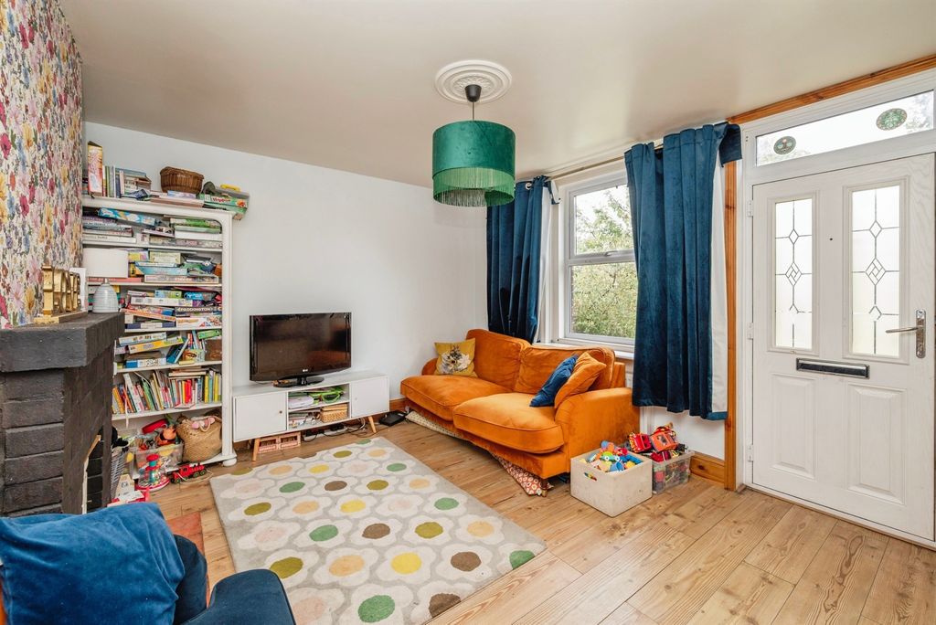 Property photo 2 of 19