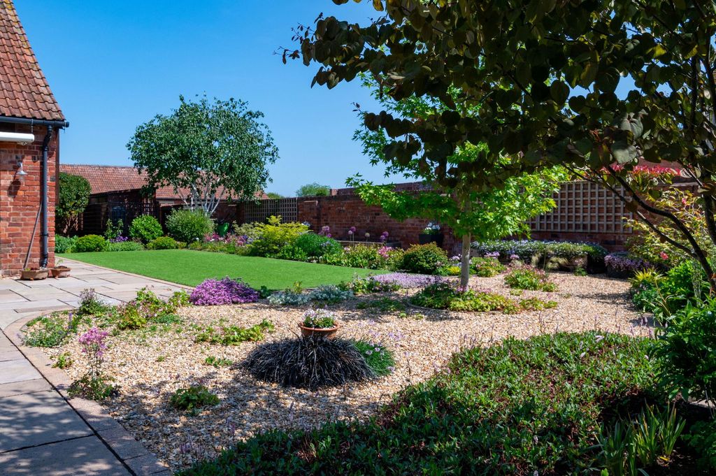 Property photo 2 of 45