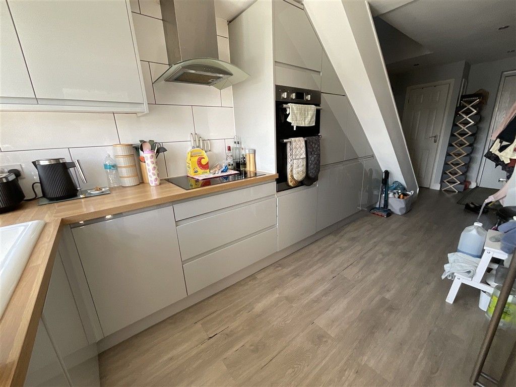 Property photo 2 of 6 Kitchen