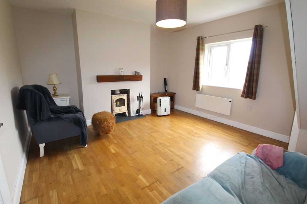 Property photo 3 of 11 Lounge