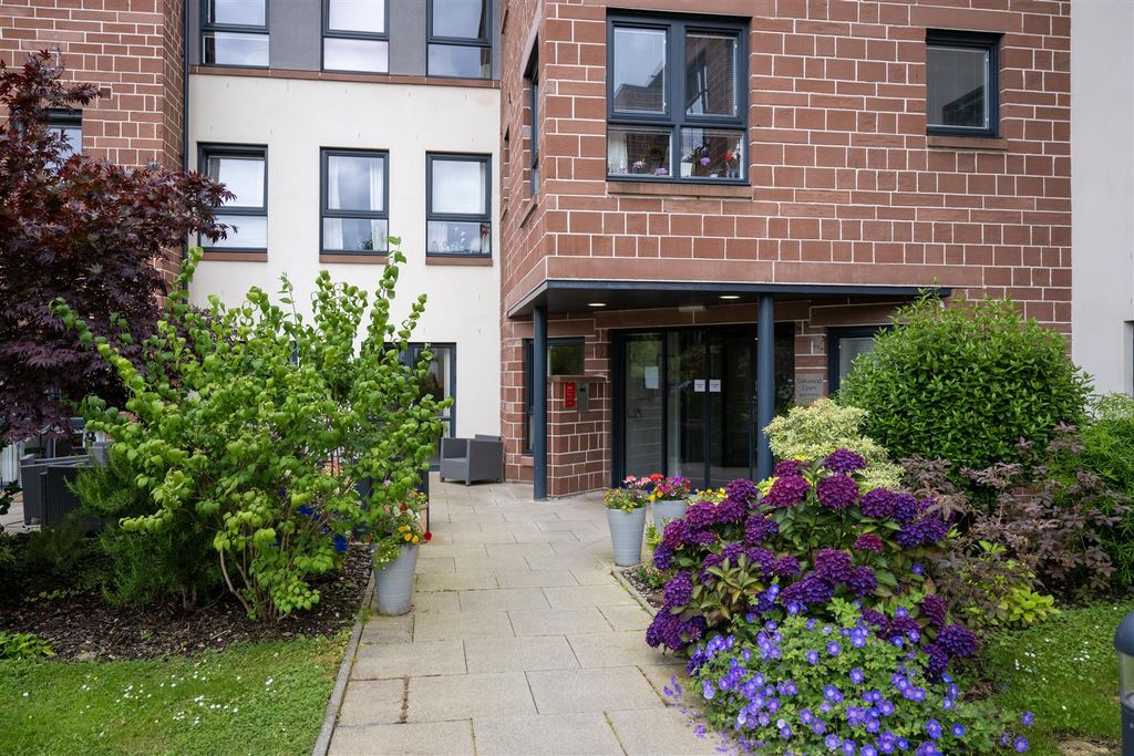 Property photo 2 of 13 Oakwood Court0005.Jpg
