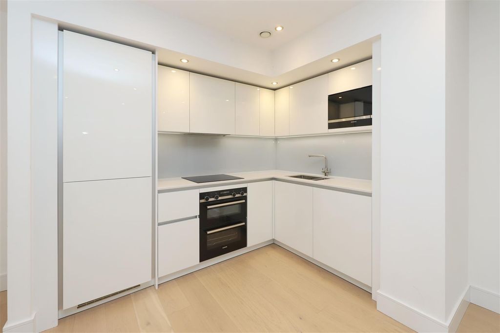 Property photo 3 of 14 Kitchen