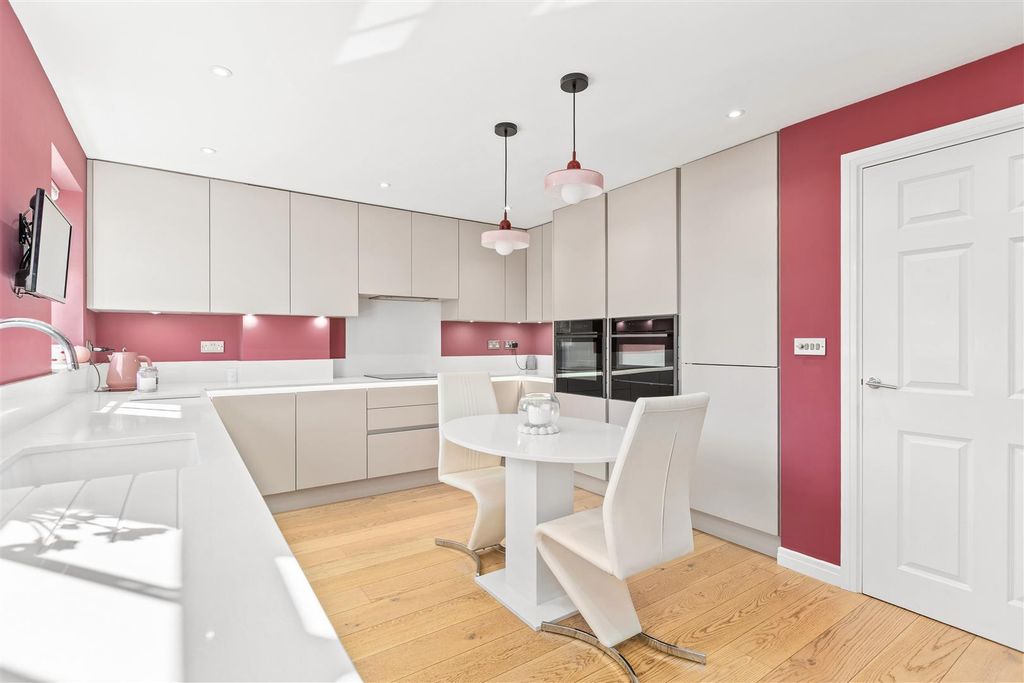 Property photo 2 of 31 Kitchen