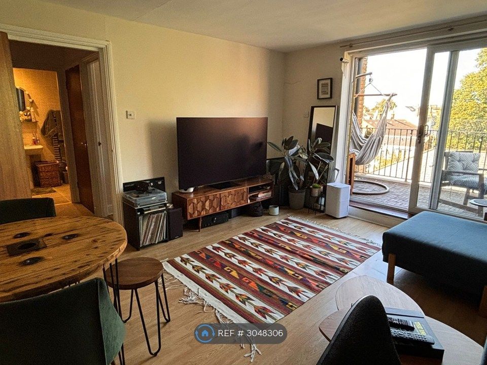 Property photo 2 of 12 Living Room