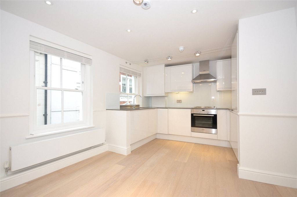 Property photo 2 of 6 Fouberts Place