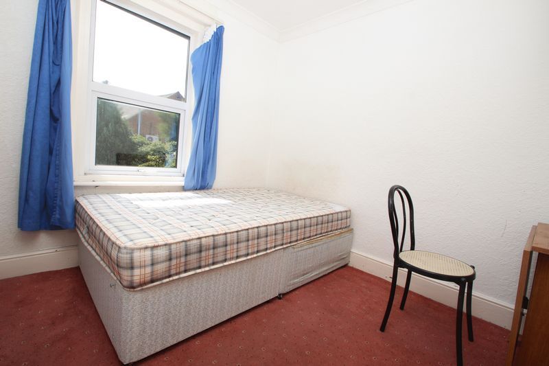 Property photo 3 of 8 Photo 6