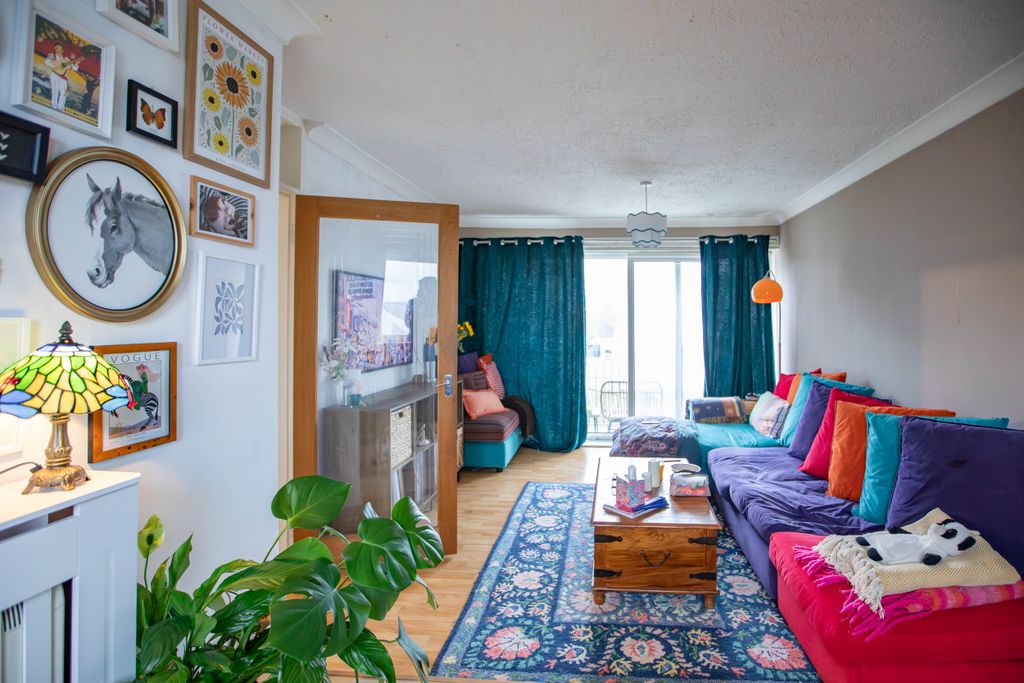 Property photo 3 of 12