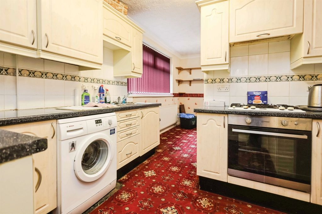 Property photo 2 of 21