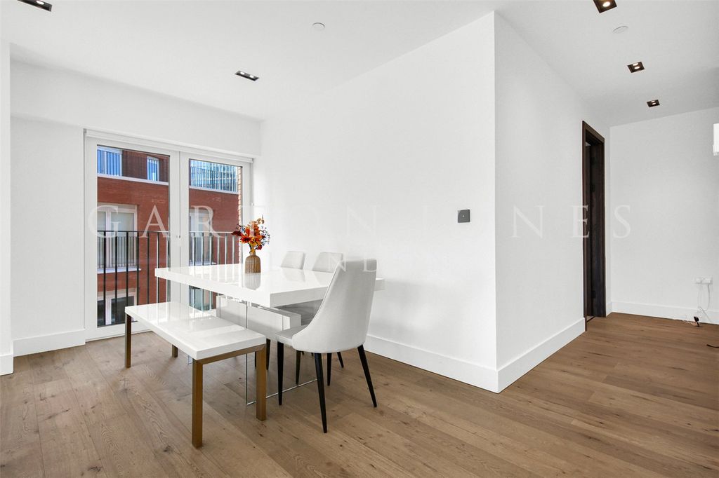 Property photo 3 of 23 Dining Area