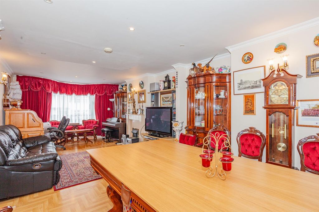 Property photo 3 of 21