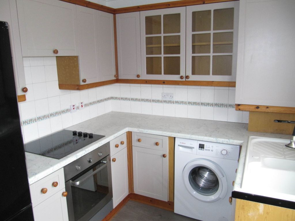 Property photo 3 of 9 Kitchen