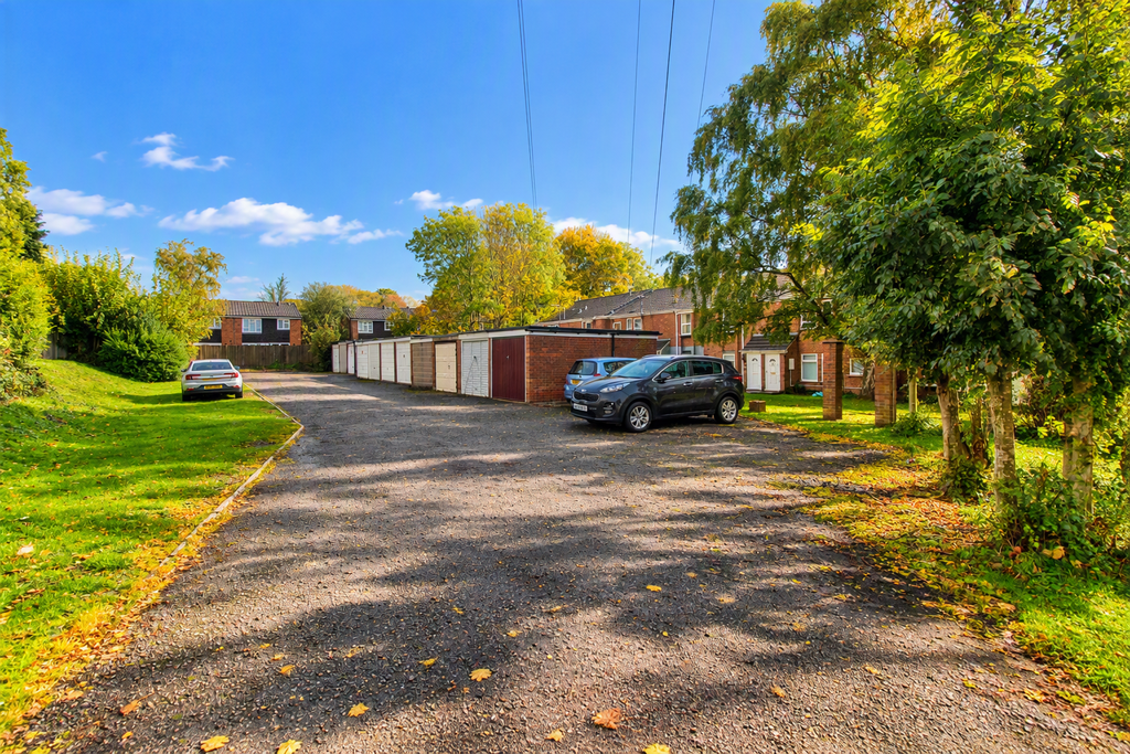 Property photo 2 of 12 Parking
