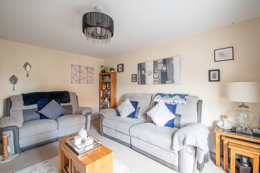 Property photo 3 of 21 Picture No. 02