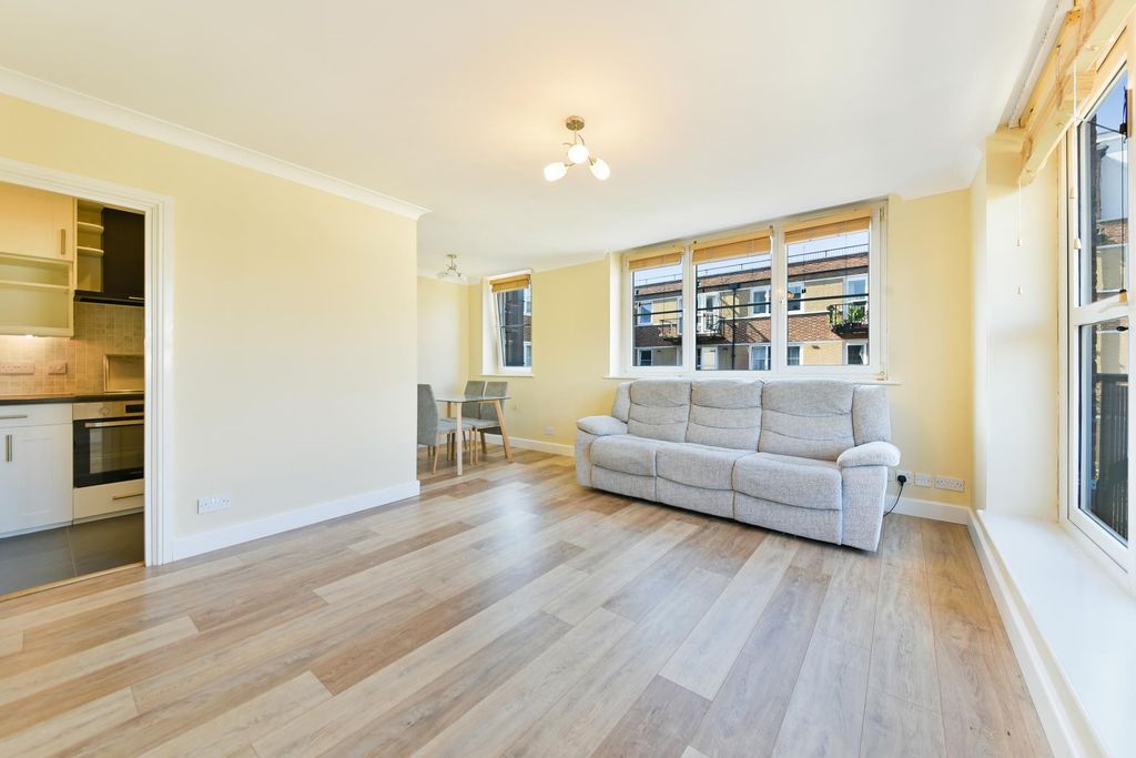 Property photo 3 of 11