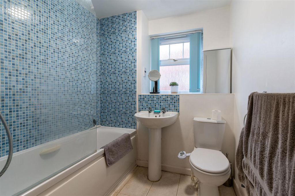 Property photo 1 of 14 Approach