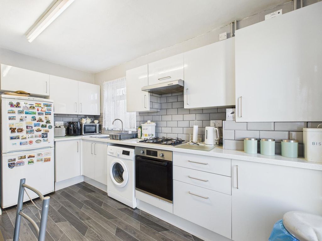 Property photo 3 of 15 Kitchen