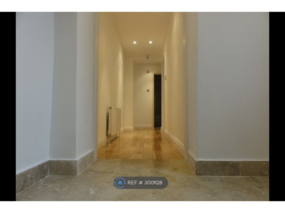 Property photo 3 of 17 Hall